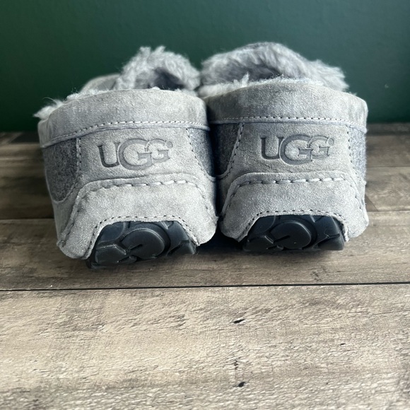 UGG Ascot Slippers - Picture 5 of 5